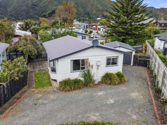 House for sale in Days Bay, Wellington
