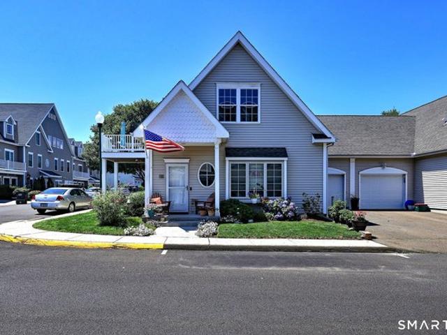 Townhouse for sale in Milford, Connecticut