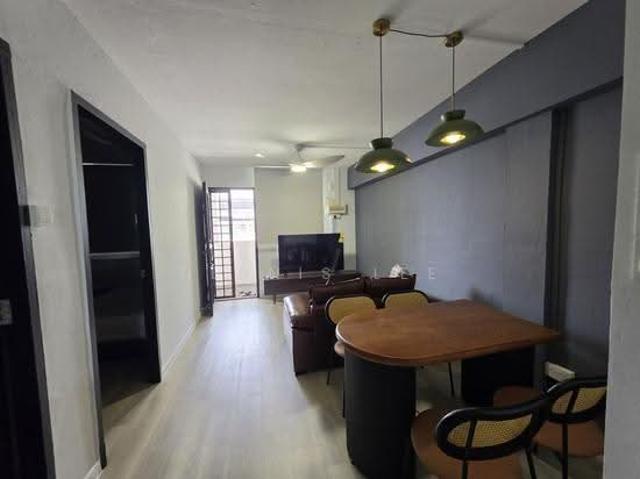 Apartment for rent in Bukit Ho Swee, Singapore
