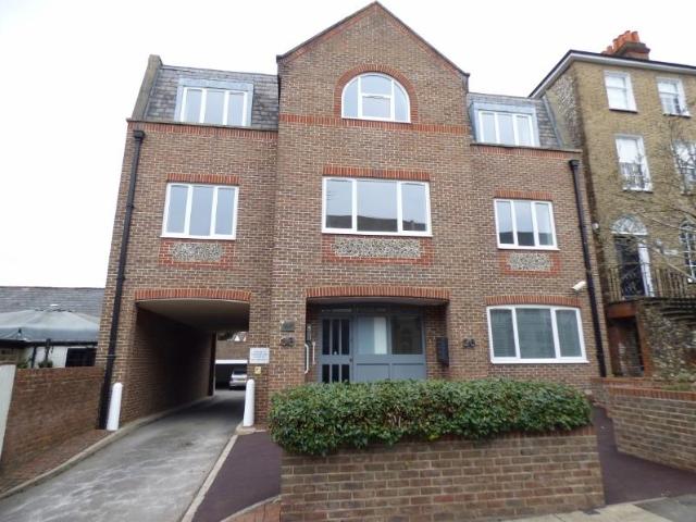 Apartment for rent in Leatherhead, Mole Valley