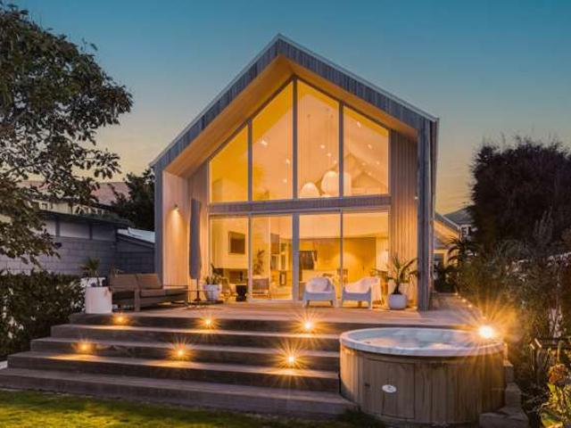 House for sale in Chaslands, Canterbury
