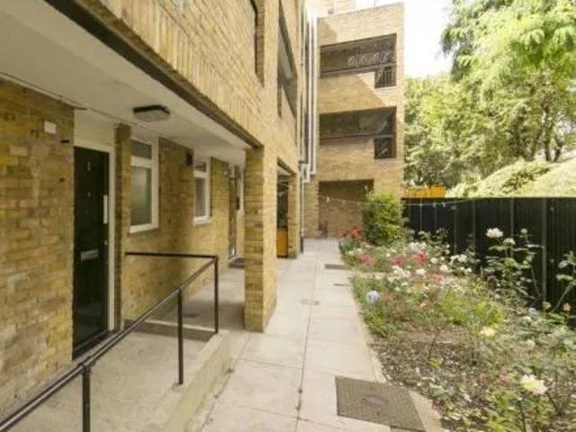 Apartment for rent in Poplar Grove, Greater London