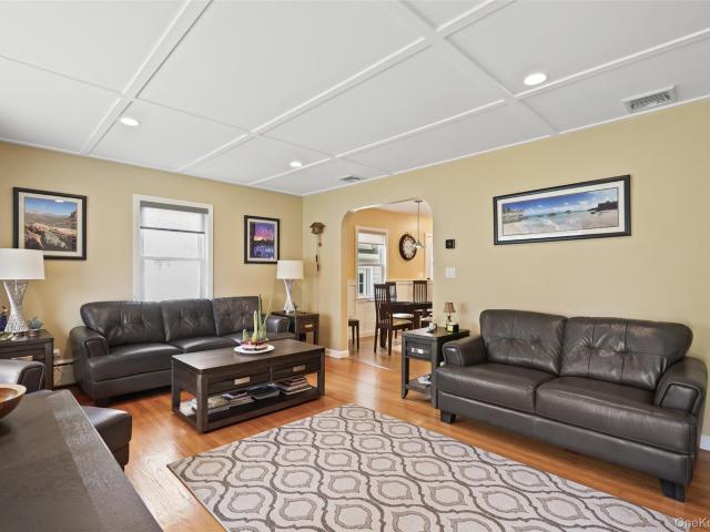 House for sale in Baldwin Place, New York