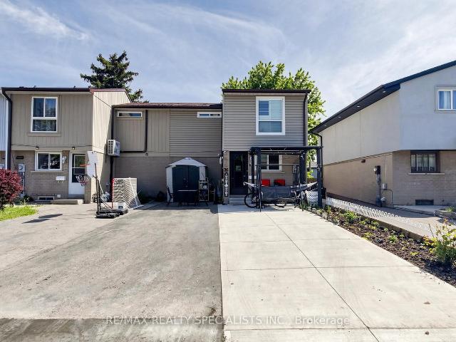 Townhouse for sale in Woburn, Ontario