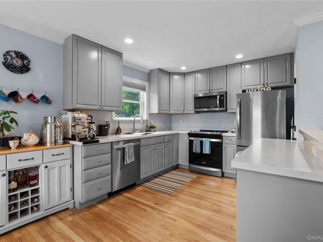 House for sale in Baldwin Place, New York