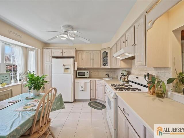 Townhouse for sale in Middlesex