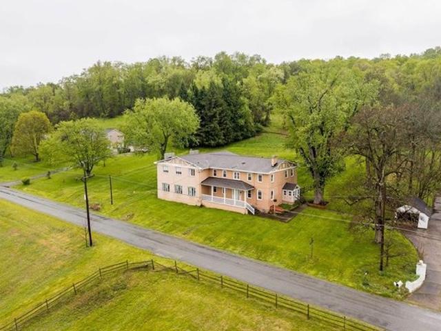 Farm for sale in Finleyville, Pennsylvania