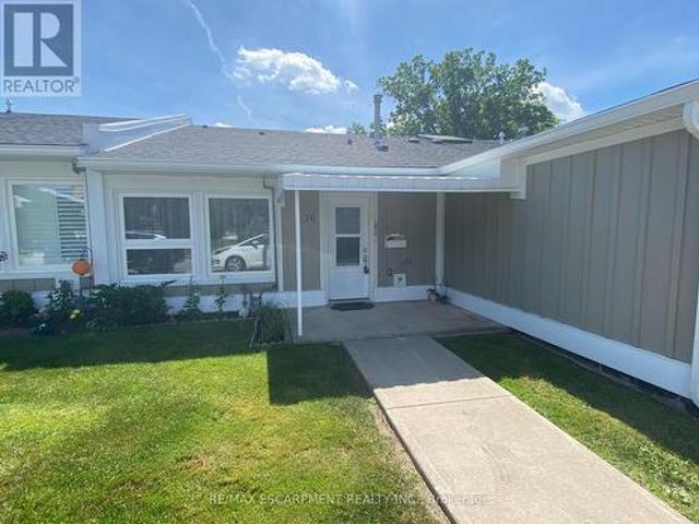 Townhouse for sale in Ancaster, Ontario