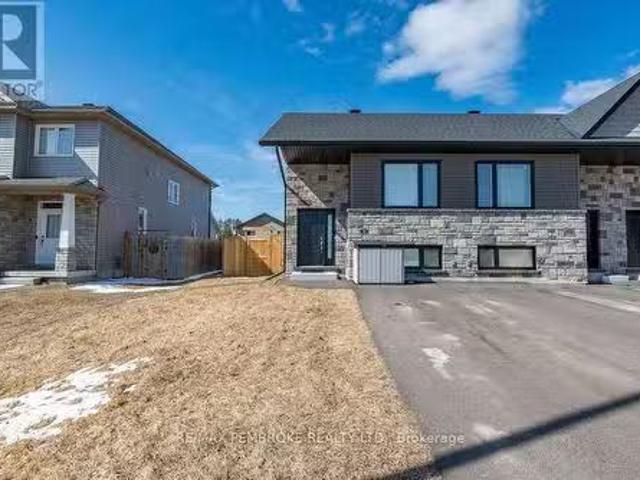 Condo for sale in Renfrew, Ontario
