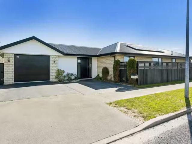 House for sale in Chaslands, Canterbury