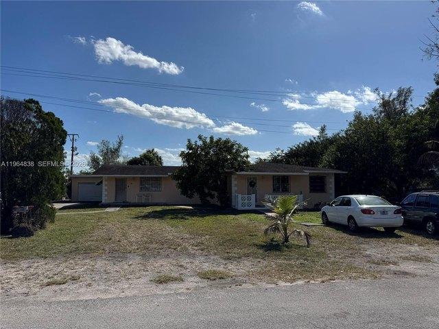 House for sale in Golden Glades, Miami