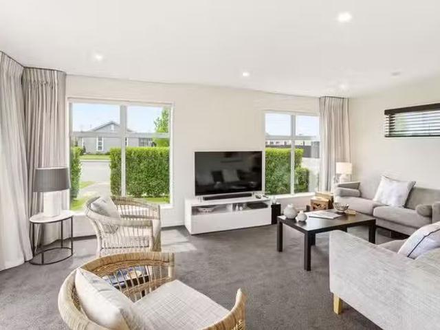 House for sale in Chaslands, Canterbury