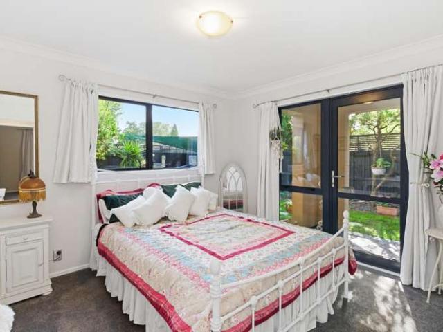 House for sale in Chaslands, Canterbury