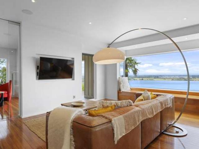 House for sale in Chaslands, Canterbury