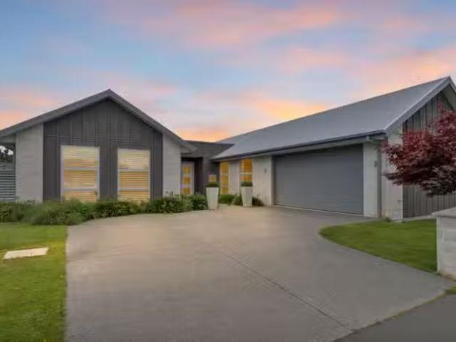 House for sale in Chaslands, Canterbury