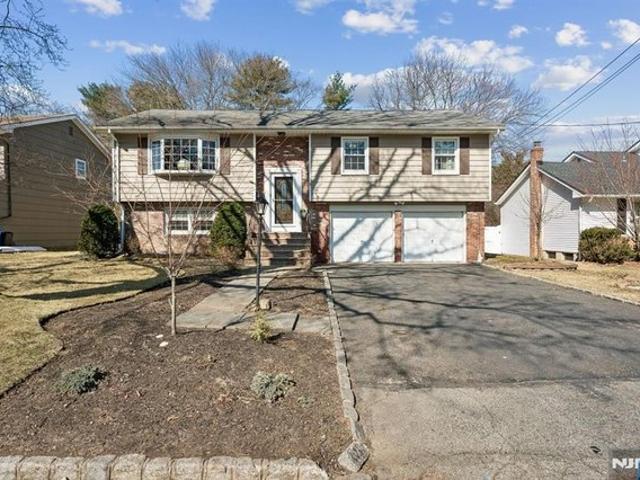 House for sale in Roseland, New Jersey