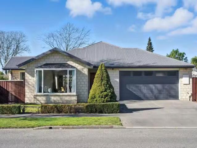 House for sale in Chaslands, Canterbury