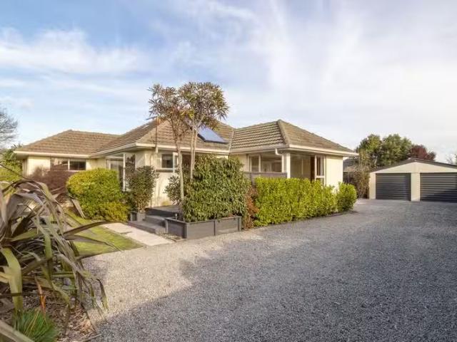 House for sale in Chaslands, Canterbury