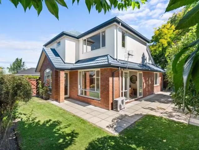 House for sale in Chaslands, Canterbury