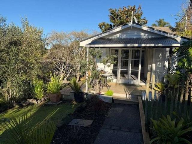 House for rent in Paremoremo