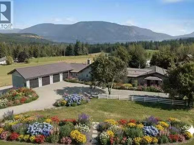 House for sale in Salmon Arm, British Columbia