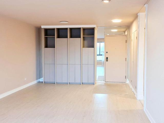 Condo for sale in Trumvera, Glenview