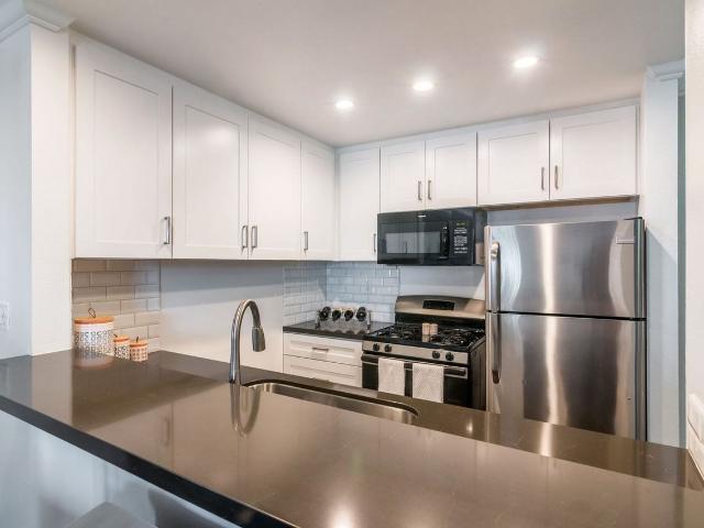 Apartment for rent in Canoga Park, California