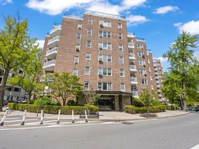 House for rent in The Bronx, Arverne