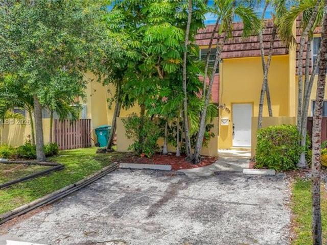 Townhouse for sale in Davie, Florida