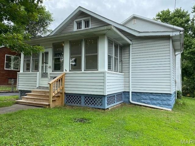 House for sale in Alton, Illinois