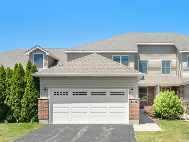 Townhouse for sale in Dekalb, Illinois