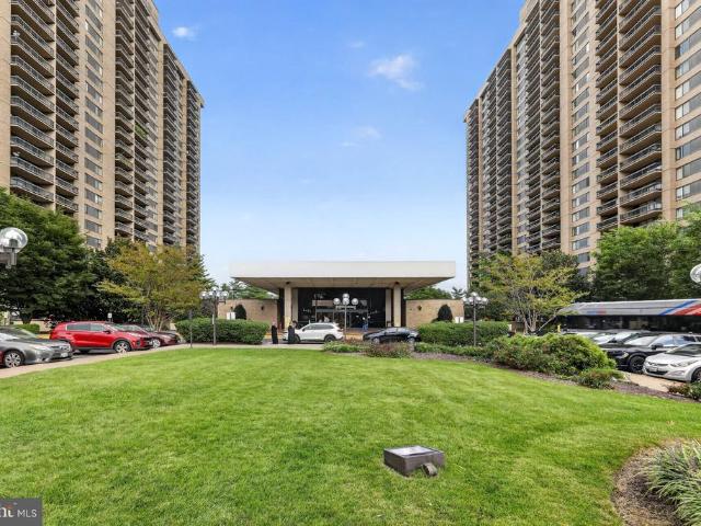Condo for sale in John Adams, Alexandria