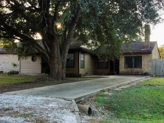 House for sale in Damon, Texas