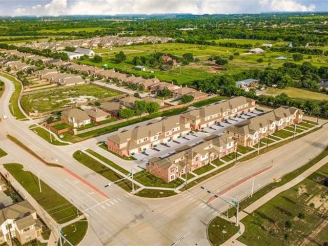 Townhouse for sale in Denton, Texas