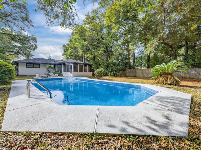 House for sale in Valparaiso, Florida