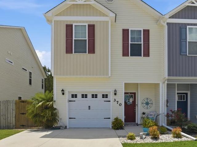 Townhouse for sale in Holly Ridge, North Carolina