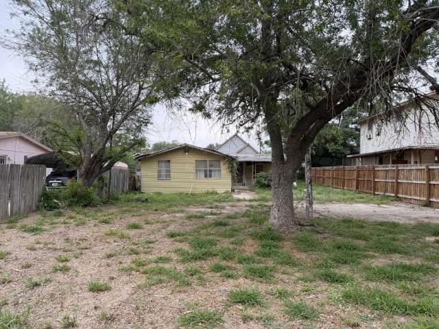 House for sale in Poteet, Texas