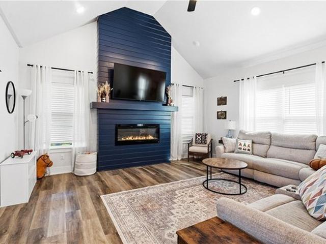 House for sale in Gentry, Benton County