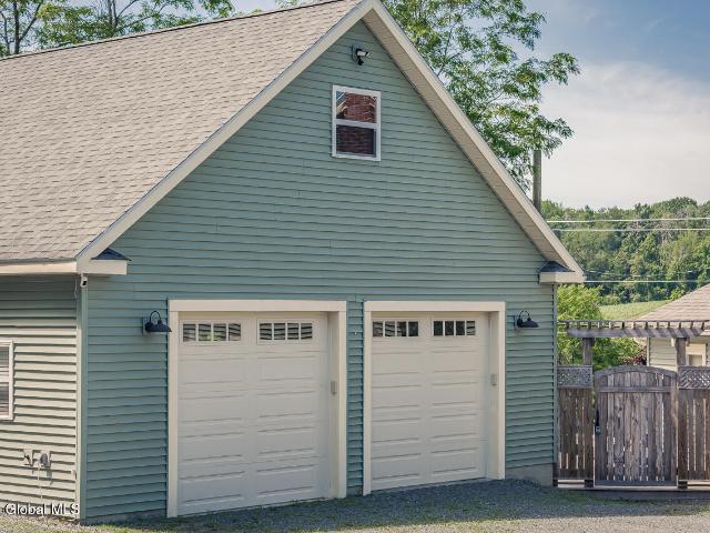 House for sale in Fort Johnson