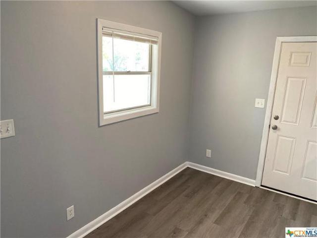 House for rent in Victoria