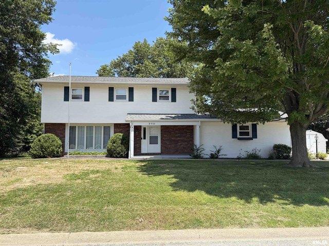 House for sale in Taylorville, Illinois