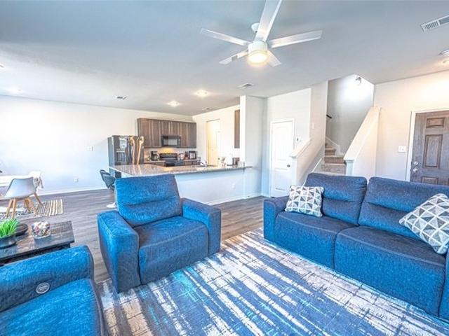 House for sale in Ennis, Ellis County