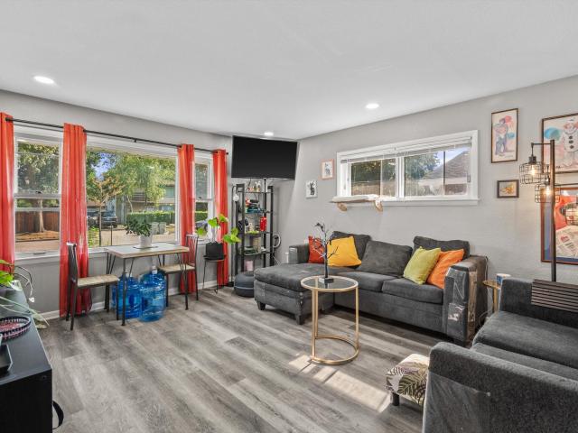 House for sale in Town & Country Manor, Milwaukee