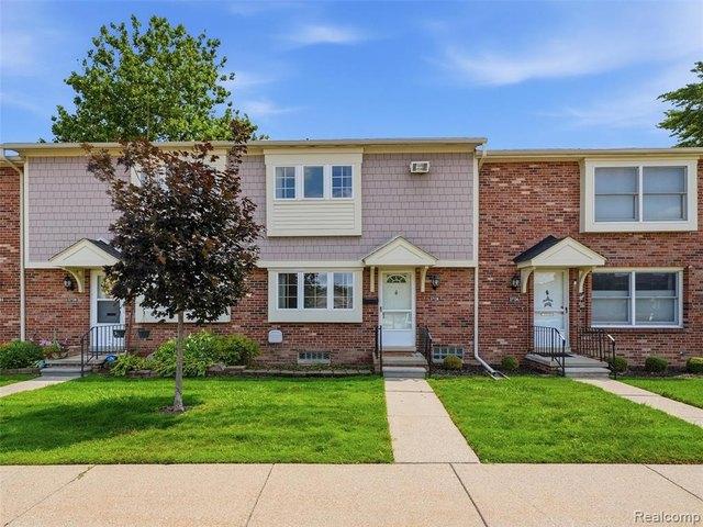 Townhouse for sale in Clinton Township, Michigan
