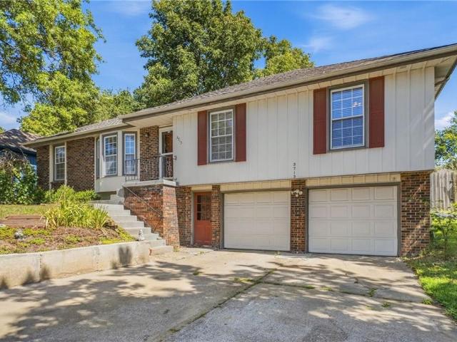 House for sale in Woods Chapel Acres, Lee's Summit