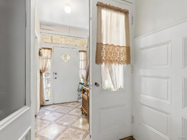 House for sale in The Bronx, Arverne