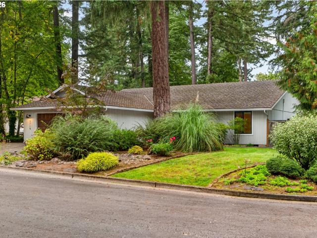 House for sale in Lake Grove, Lake Oswego