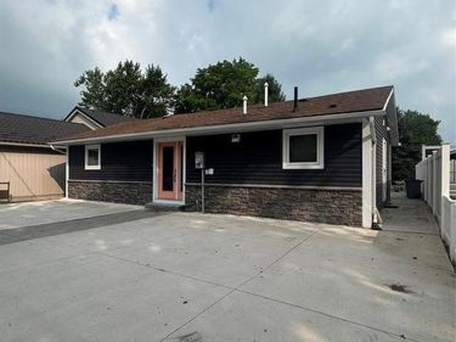 House for sale in Plympton–wyoming, Ontario