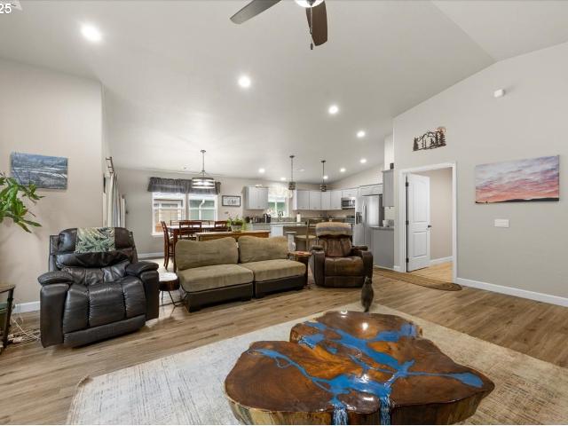 House for sale in Cave Junction