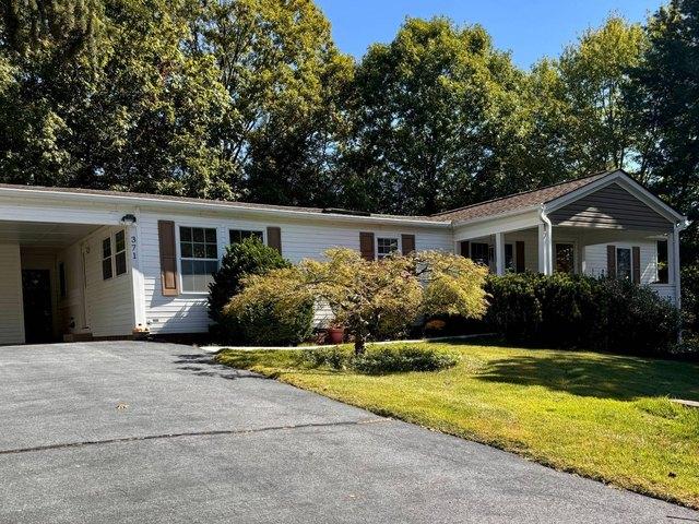 House for sale in Hendersonville, Henderson County